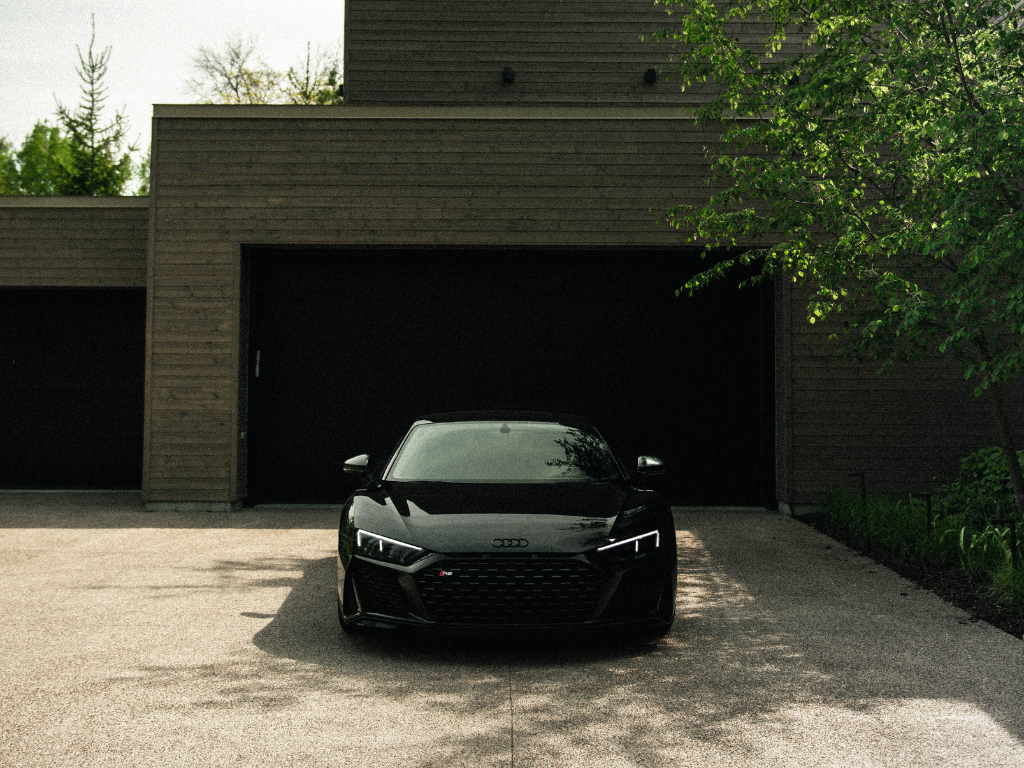 Audi R8 V10 — Black