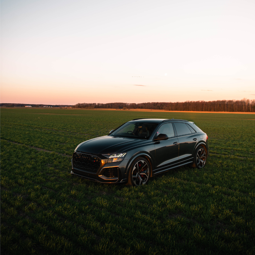 Audi RSQ8 — Black