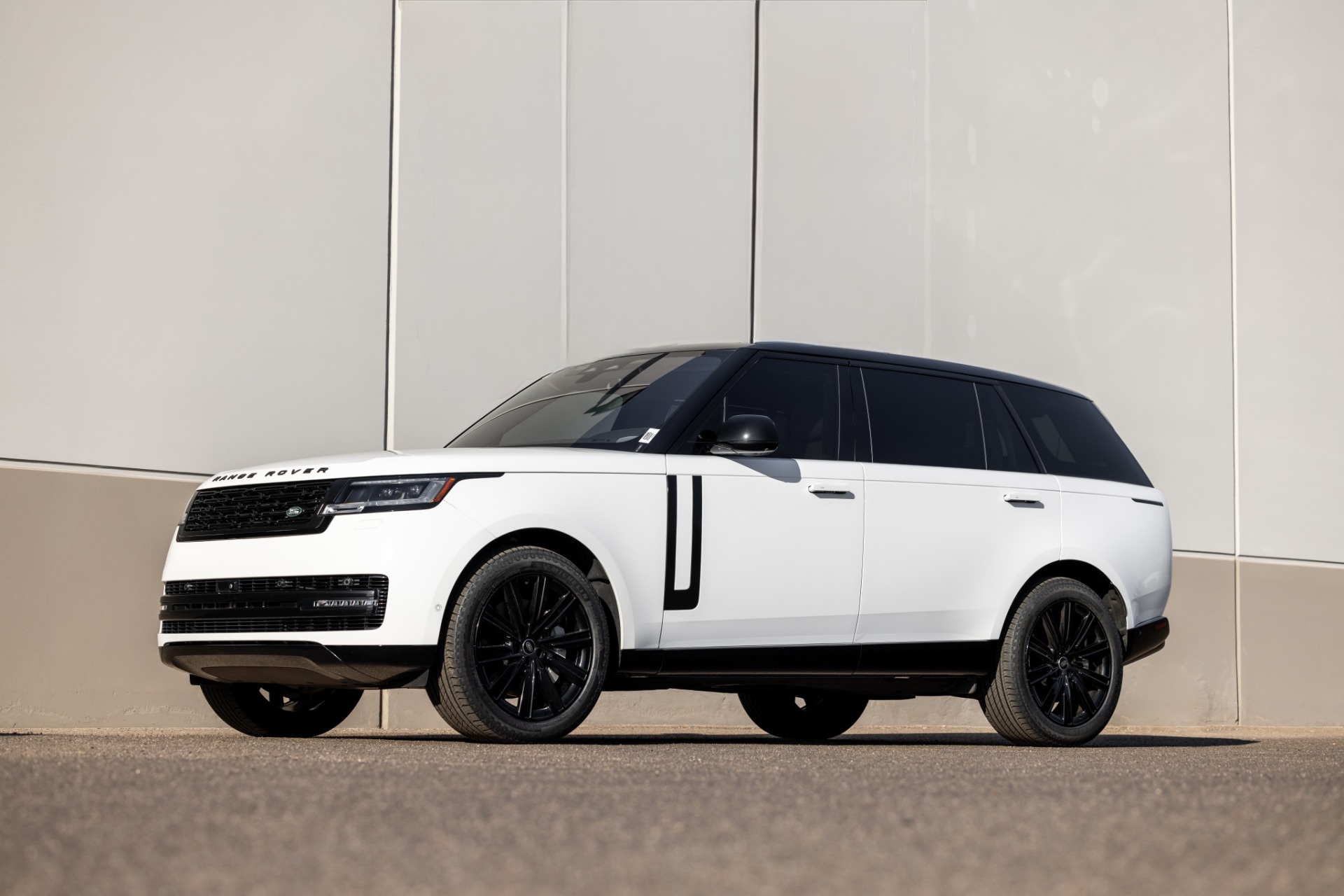 Range Rover P530 LWB Autobiography SV — White