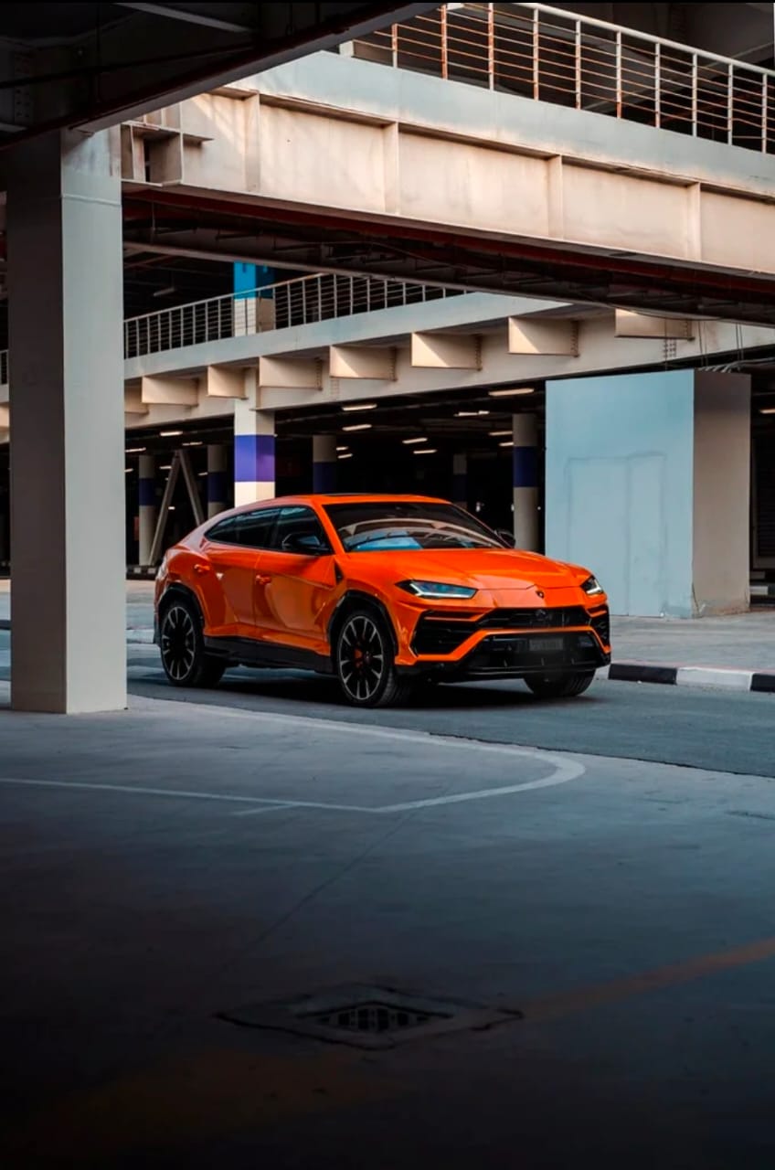 Lamborghini Urus — Orange
