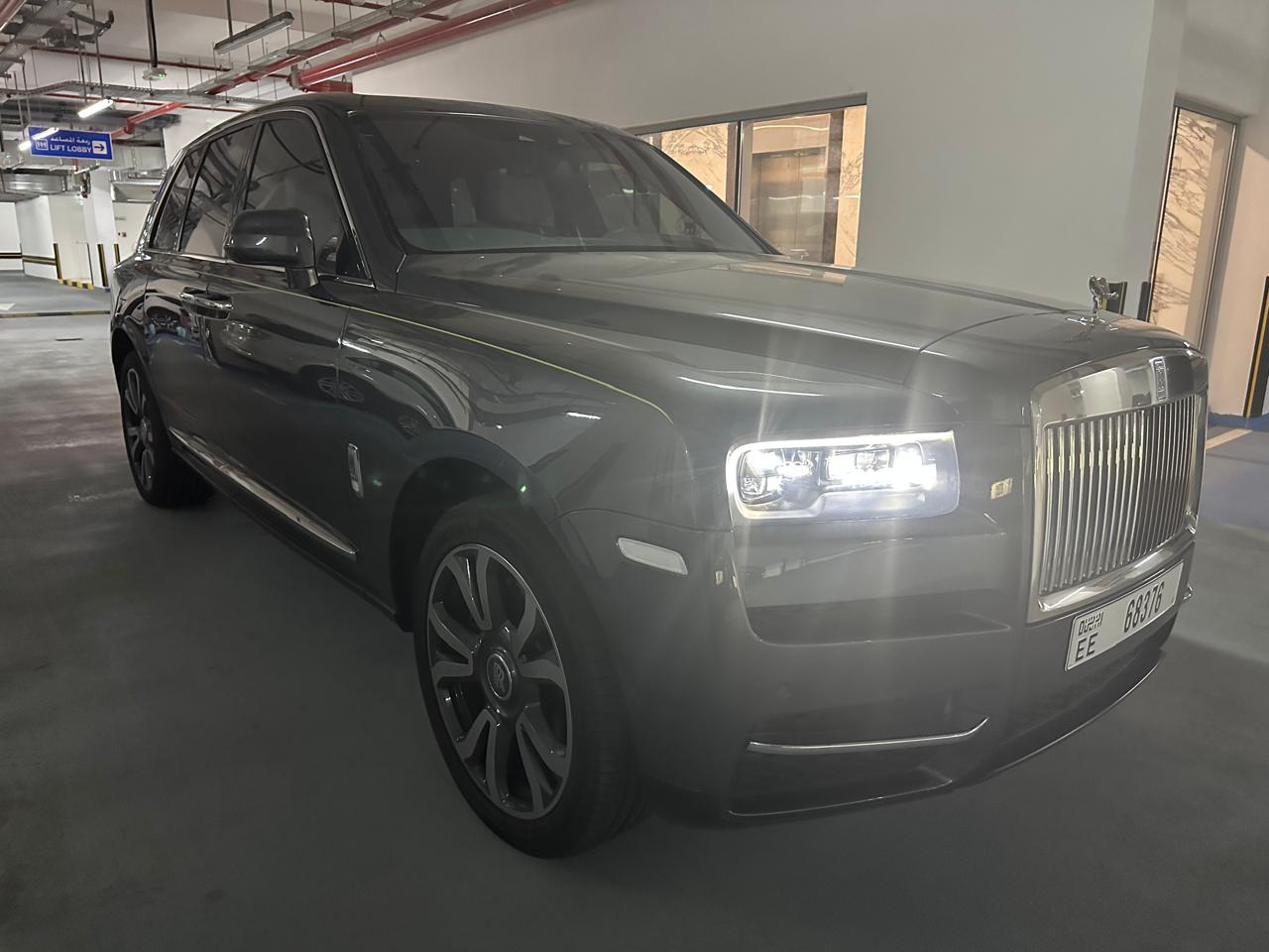 Rolls-Royce Cullinan — Grey